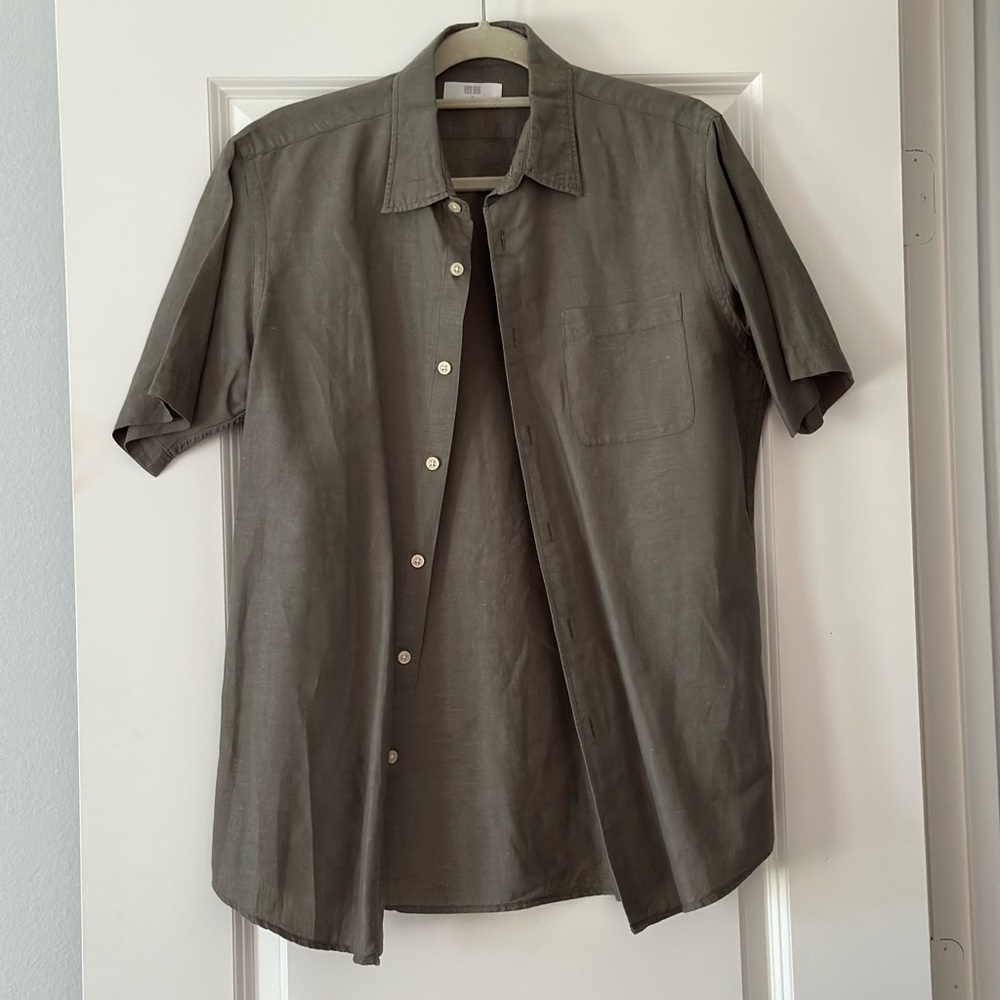 Uniqlo Olive Green Short Sleeve Button-Up Shirt